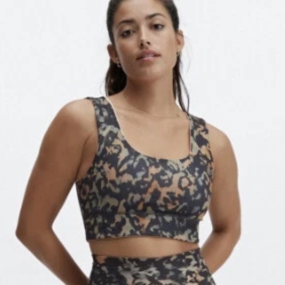 Fabletics Oasis Tivist Built In Bra Tank Wild Camo Size Large Cropped - Picture 1 of 3